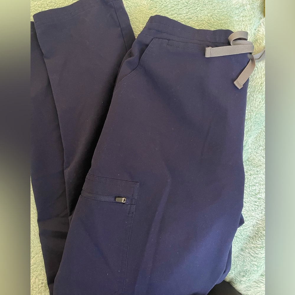 FIGS: Yola Skinny Scrub Pant- Navy (size S)